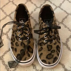 Leopard platform vans